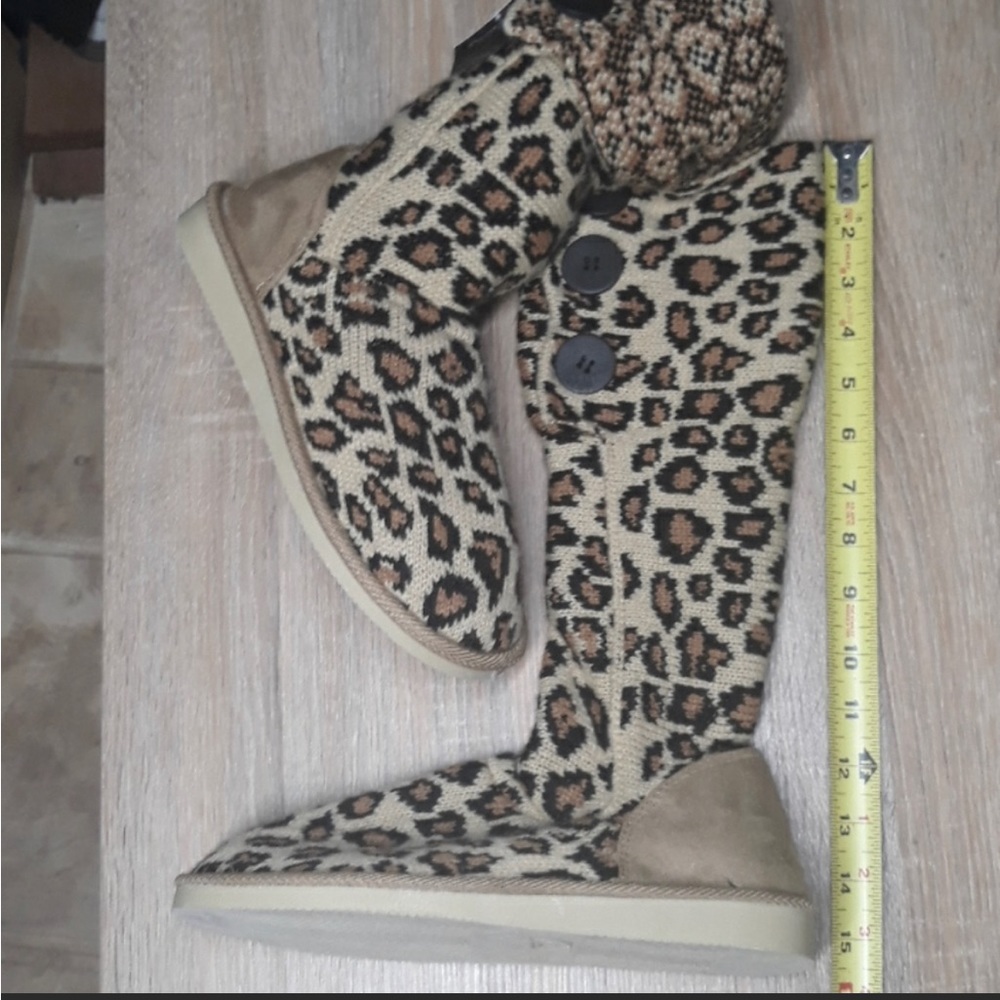 ***SOLD*** Leopard print knit boots 🍁🤩